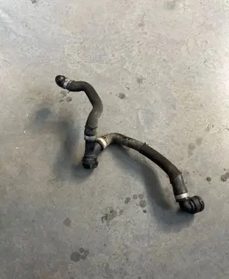 Engine coolant pipe/hose