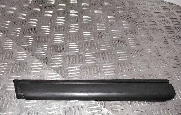 Mercedes-Benz E W124 Fender trim (molding)