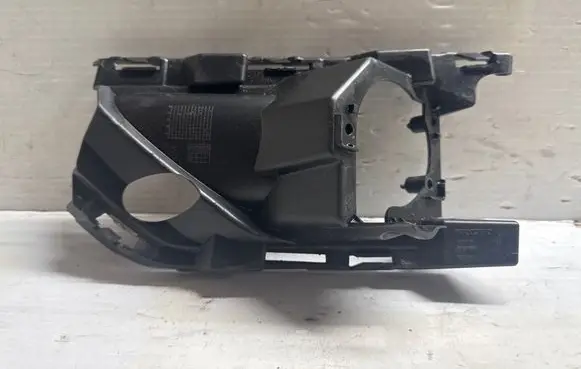 Volvo XC40 Fog light bracket 31407961