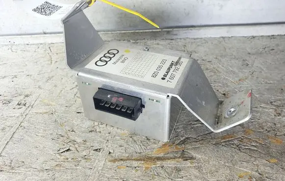 Audi A2 Sound amplifier 8Z0035223