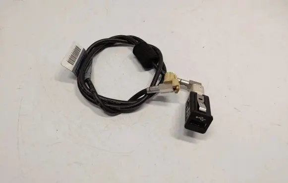 BMW X5 E70 USB socket connector 9167196 61319167196 84109237656