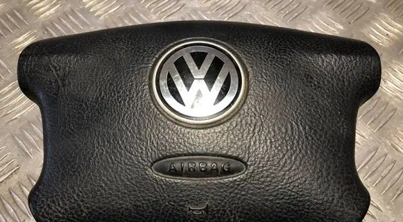 Volkswagen Golf IV Steering wheel airbag 1377050A 001RJ054K7R0 3B0880201AM