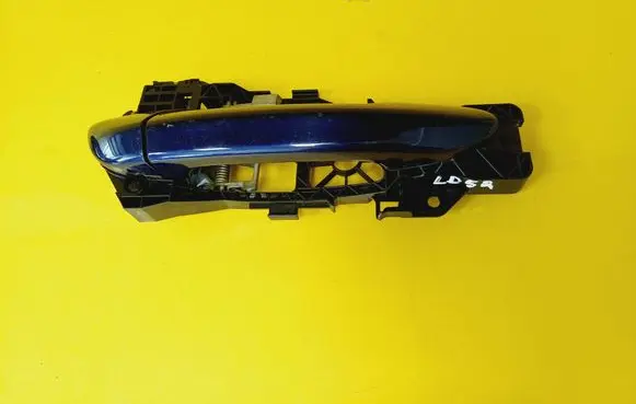 Volkswagen PASSAT B6 Front door exterior handle 3C0837886J