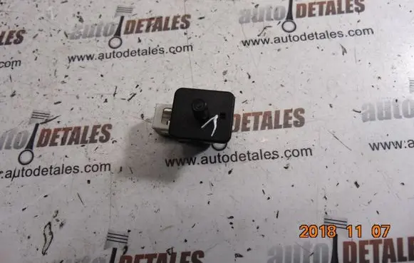 Mercedes-Benz E W211 Front door sensor A2028209410
