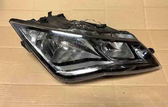 Seat Leon (5F) Headlight/headlamp 5F1941006A 90010799