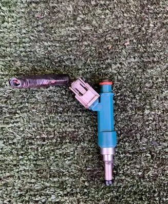Toyota Prius (XW30) Fuel injector 2325037020 158012518