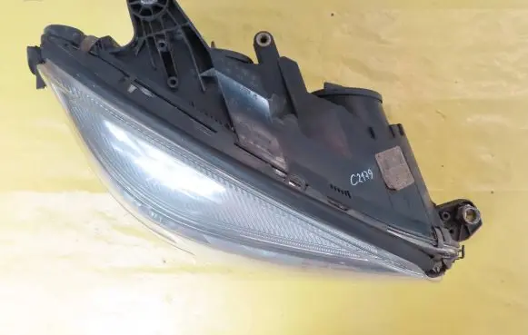 Mercedes-Benz C W204 Headlight/headlamp A2048208661