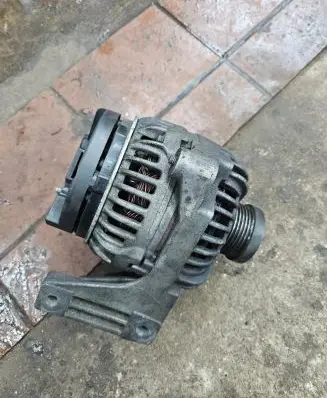 Volvo V70 Generator/alternator 8676498 0124525029