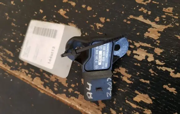 Audi A4 S4 B5 8D Air pressure sensor 0261230053