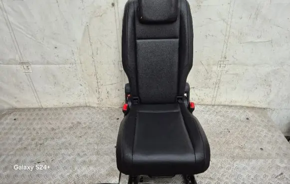 Volkswagen Touran III Rear seat 