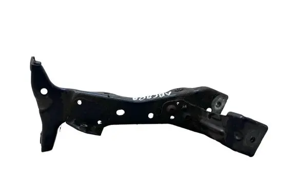 Audi A3 S3 8V Fender mounting bracket 8V0821136 8V0821131