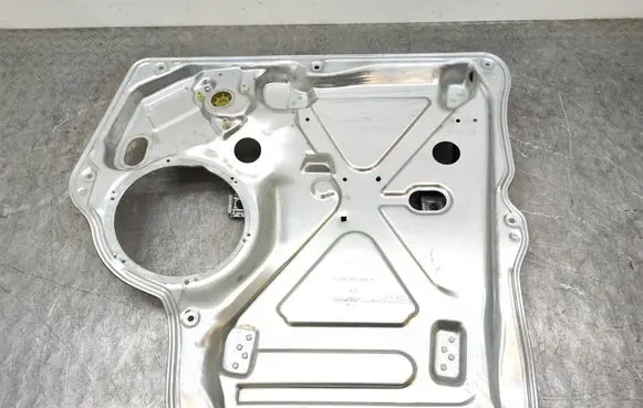Front window lifting mechanism without motor
