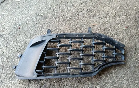 Maserati Levante Front bumper lower grill 670041953SX