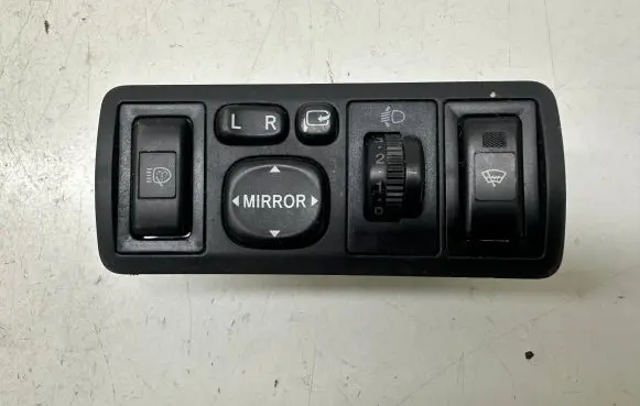 Toyota Avensis T250 Wing mirror switch 183575 156762