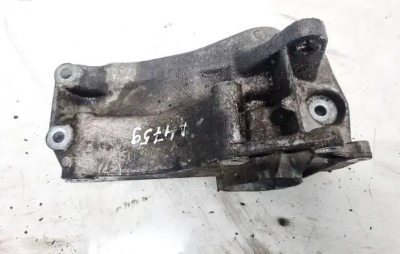 Skoda Octavia Mk1 (1U) Engine mounting bracket 030145169H