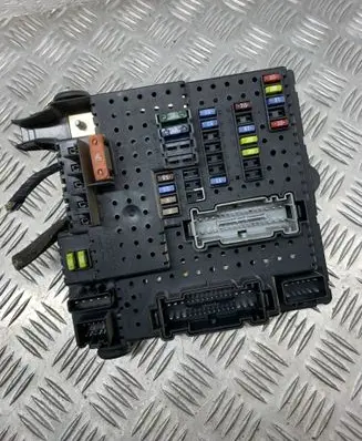 Volvo V70 Fuse module 8676391 12217799 00005446570