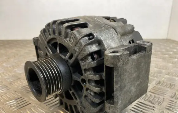 Mercedes-Benz E W212 Generator/alternator A0009067702 FG18S128 2618188A