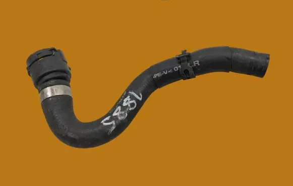 Volkswagen PASSAT B8 Engine coolant pipe/hose 5Q0122101S