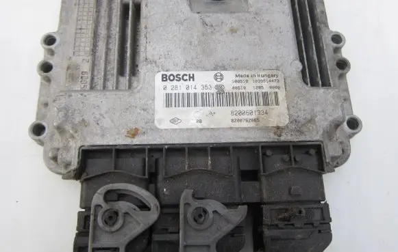 Renault Megane II Engine control unit/module 8200601334