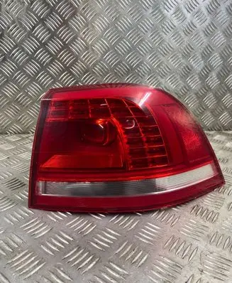 Volkswagen Touareg II Rear/tail lights 7P6945208