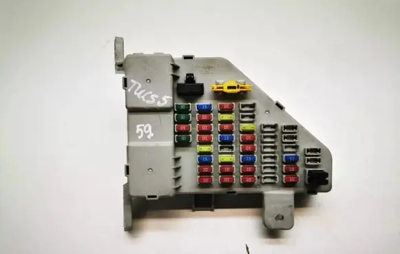 Hyundai Tucson JM Fuse module 911102E500