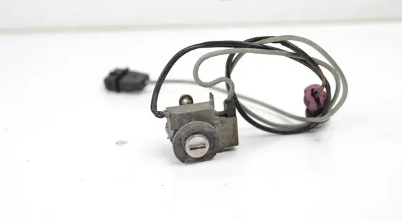 Audi A6 S6 C4 4A Ignition lock 813971955