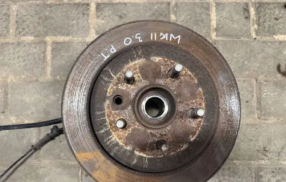 Jeep Grand Cherokee Rear wheel hub spindle/knuckle