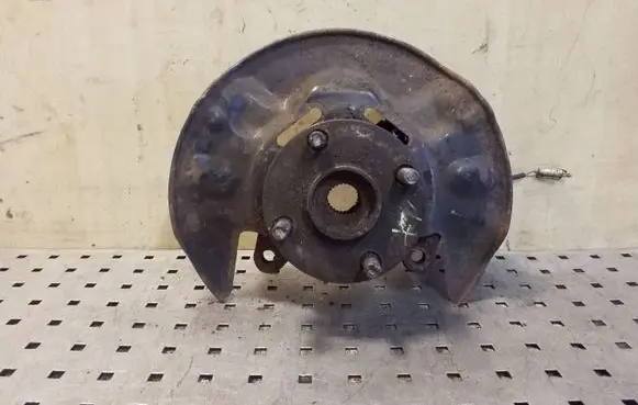 Toyota Corolla E120 E130 Front wheel hub
