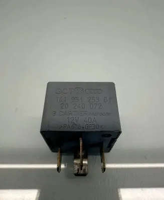 Volkswagen Golf VI Other relay 141951253B 20240072