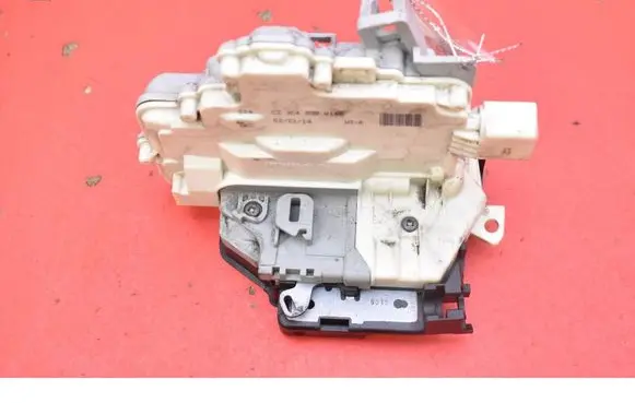 Volkswagen PASSAT CC Rear door lock 3C4839016B