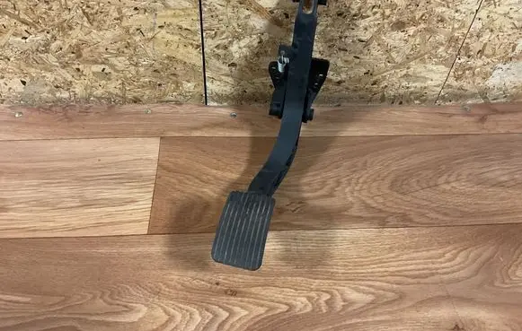 Mercedes-Benz ML W163 Accelerator throttle pedal 1633000704 PAGF35