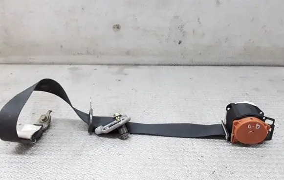 Mazda MPV Rear seatbelt E40433058