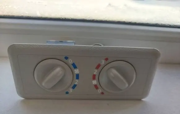 Renault Trafic III (X82) Air conditioner control unit module 275108197R A72901300