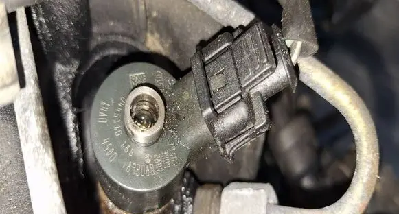 Ford Focus C-MAX Fuel injector 0445110188