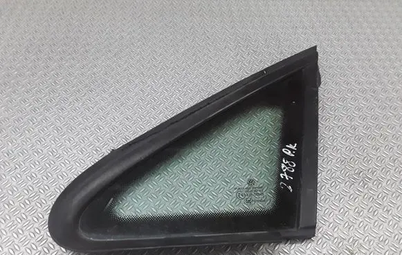 Volkswagen Golf Plus Front triangle window/glass 