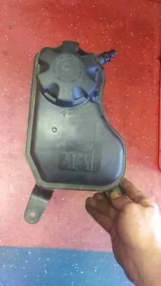BMW 3 E90 E91 Coolant expansion tank/reservoir 7567462