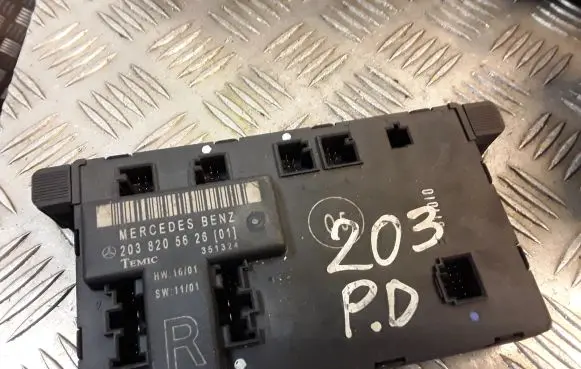 Mercedes-Benz C W203 Door control unit/module 2038205626 A2038205626