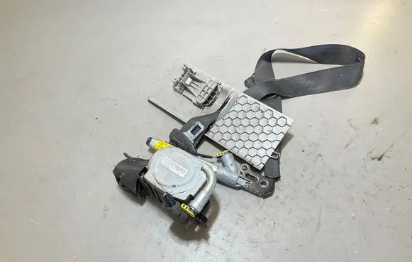 Opel Insignia A Front seatbelt 5010C9K1P6