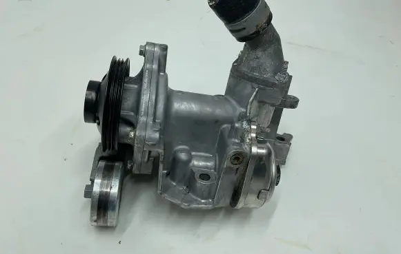 Toyota RAV 4 (XA40) Water pump 2241000432 3601