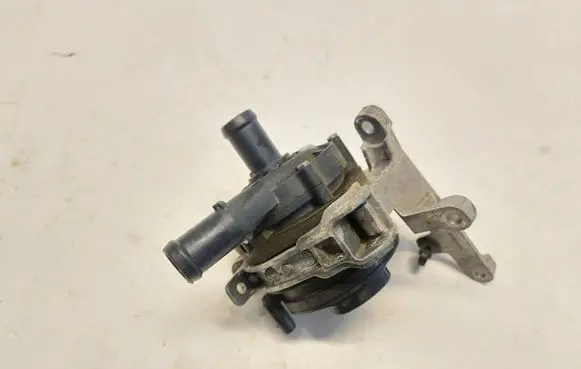 Volvo XC40 Front bumper mounting bracket 32238225JLK01