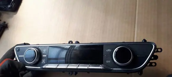 Audi A4 S4 B9 Climate control unit 8W0820043F