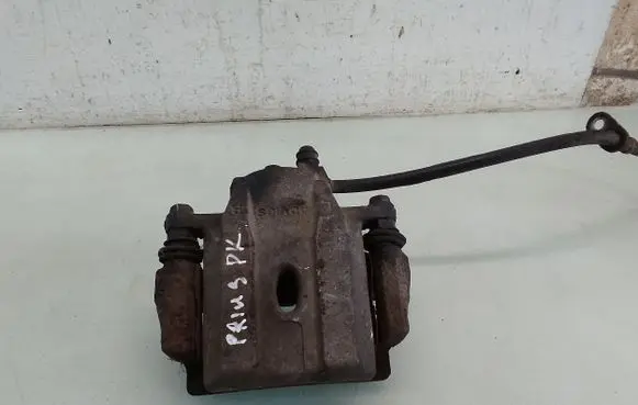 Toyota Prius (NHW20) Front brake caliper