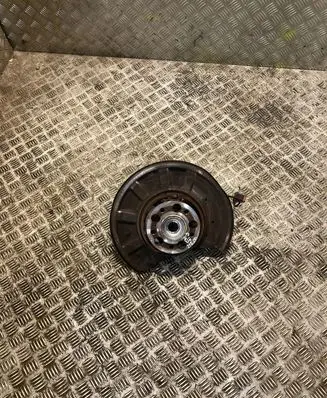 Mercedes-Benz E W212 Rear wheel hub 2123502208 A2123502208