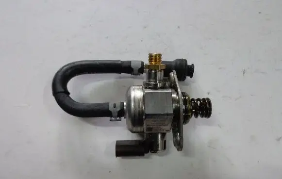 Audi A4 S4 B9 Fuel injection high pressure pump 06G127025A