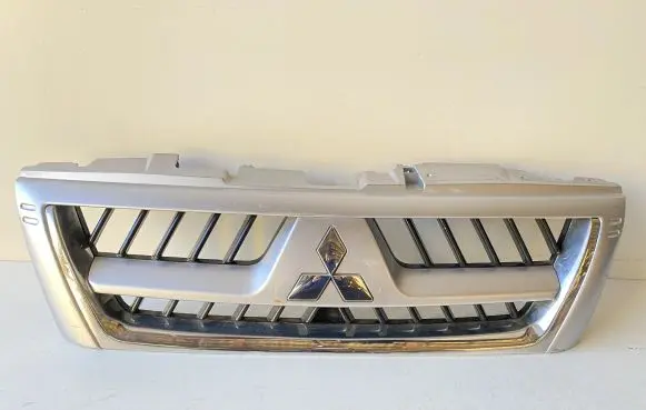 Mitsubishi Pajero Quarter panel pressure vent MN117713