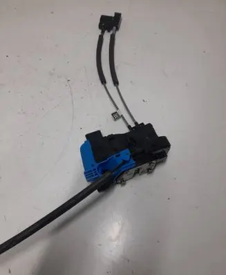 Hyundai Veloster Front door lock 2305697