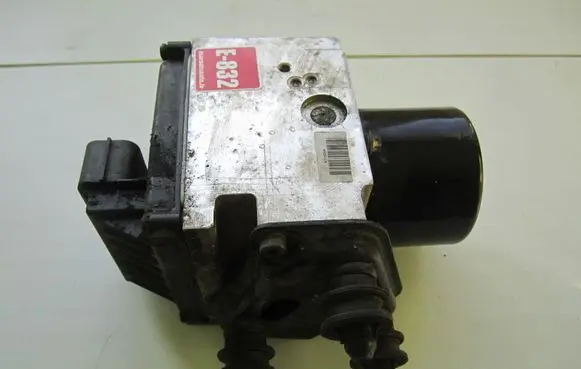 Volkswagen PASSAT B6 ABS Pump