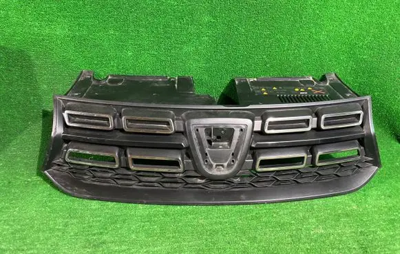 Renault Sandero II Front grill