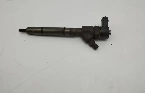 Hyundai i30 Fuel injector 338002A900 0445110320