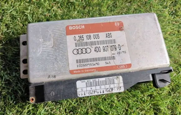 Audi A6 S6 C4 4A Engine control unit/module 4D0907379D 0265108005 DT0522951690